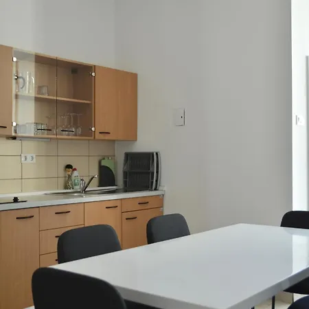 アパート Trdinova